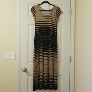 Bar III - Short Sleeve Maxi Dress | Tan and Navy Blue